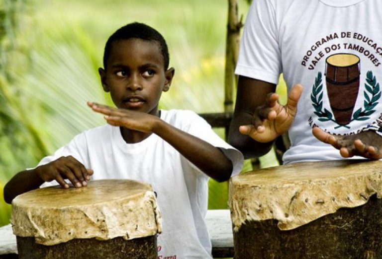 O jongo se aprende desde criança no Quilombo São José da Serra. 